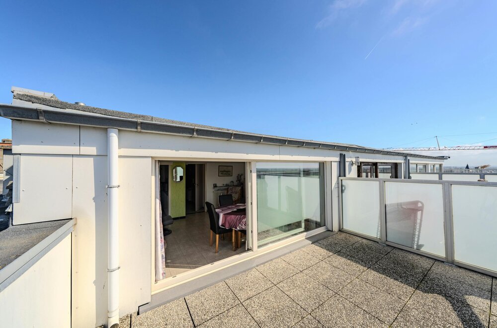 lichtrijk-dakappartement-te-koop-met-zijdelings-zeezicht-007.jpg