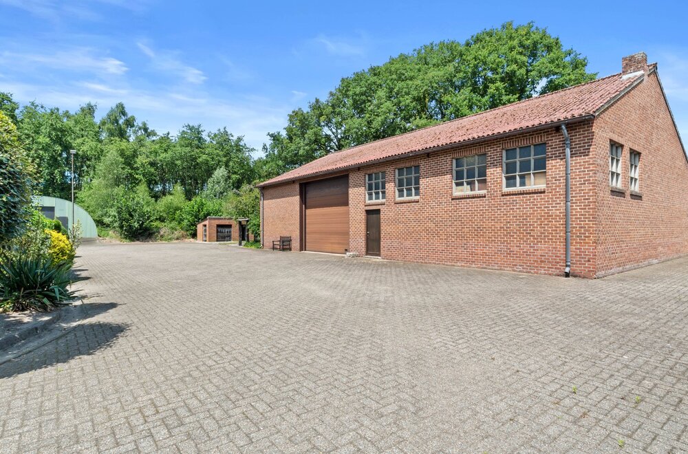 open-bebouwing-met-3-hangars-op-1h-81ca-op-een-rustige-en-unieke-ligging010.jpg