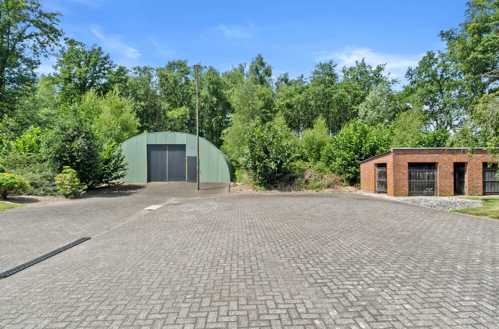 open-bebouwing-met-3-hangars-op-1h-81ca-op-een-rustige-en-unieke-ligging011.jpg