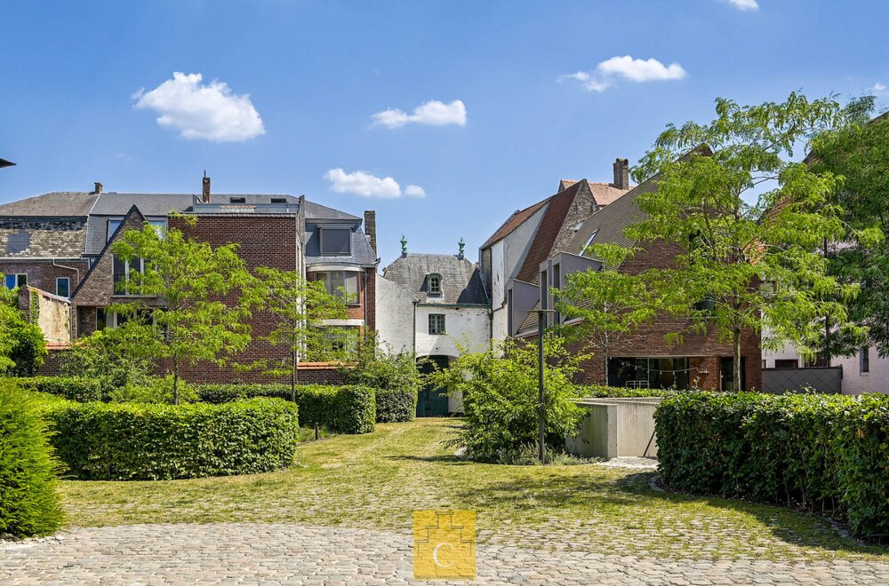 recente-hippe-flat-op-een-historische-site-met-mooie-binnentuin-in-de-schaduw-van-de-sint-gilliskerk021.jpg