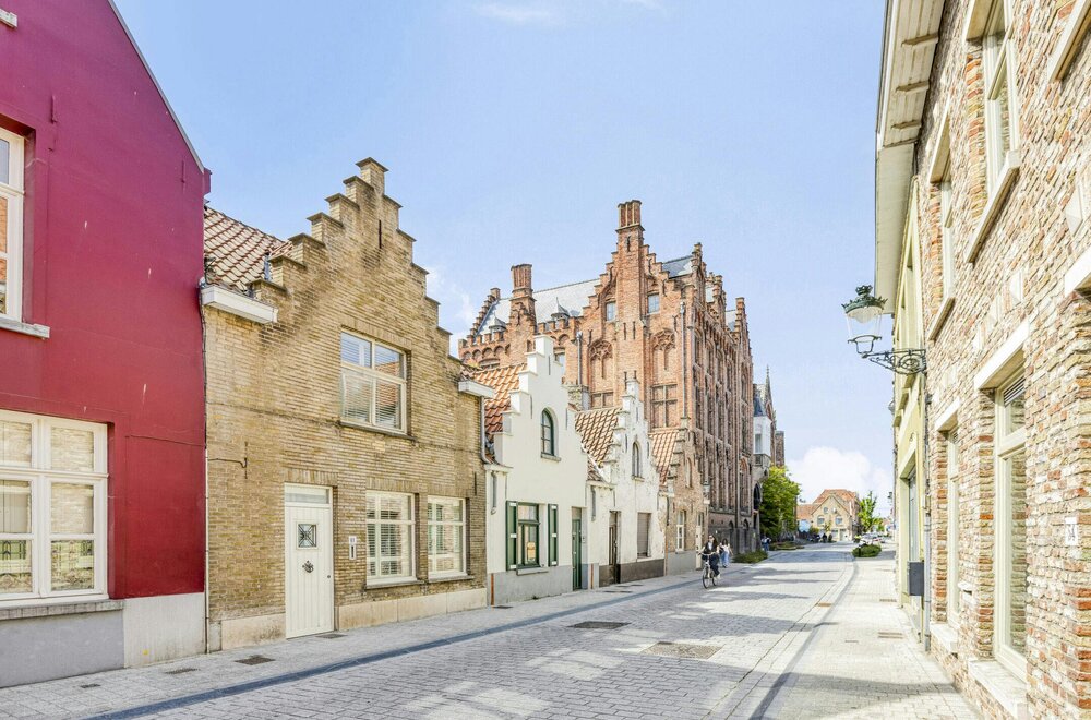 instapklaar-huis-met-3-slaapkamers-en-trapgevel-in-brugge001.jpg