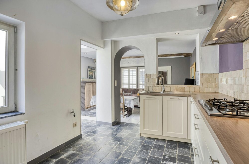 instapklaar-huis-met-3-slaapkamers-en-trapgevel-in-brugge007.jpg