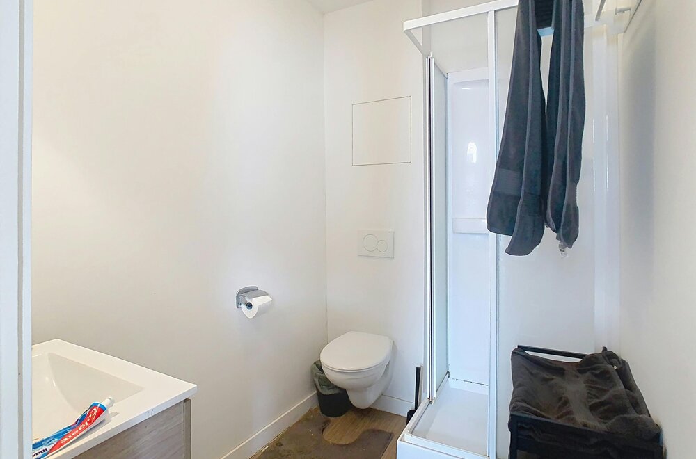 studentenkamer-32-m-met-eigen-sanitair-en-kitchenette-in-brugge004.jpg