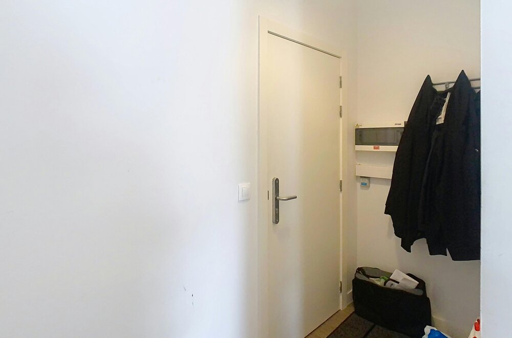studentenkamer-32-m-met-eigen-sanitair-en-kitchenette-in-brugge005.jpg