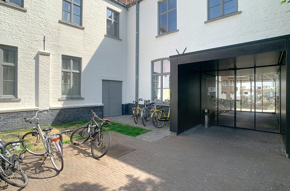 studentenkamer-32-m-met-eigen-sanitair-en-kitchenette-in-brugge008.jpg