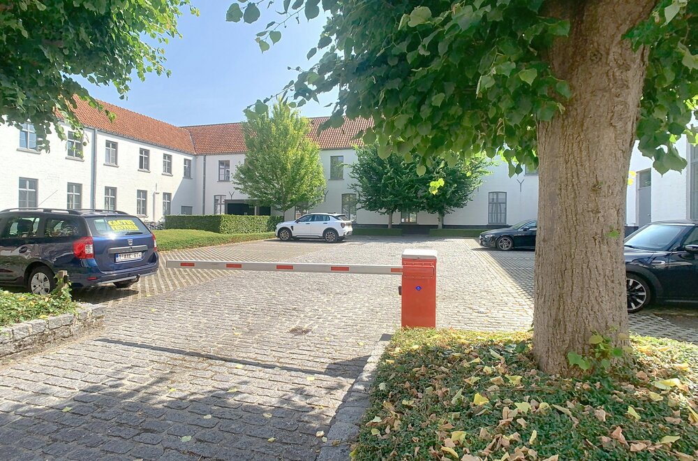 studentenkamer-32-m-met-eigen-sanitair-en-kitchenette-in-brugge009.jpg