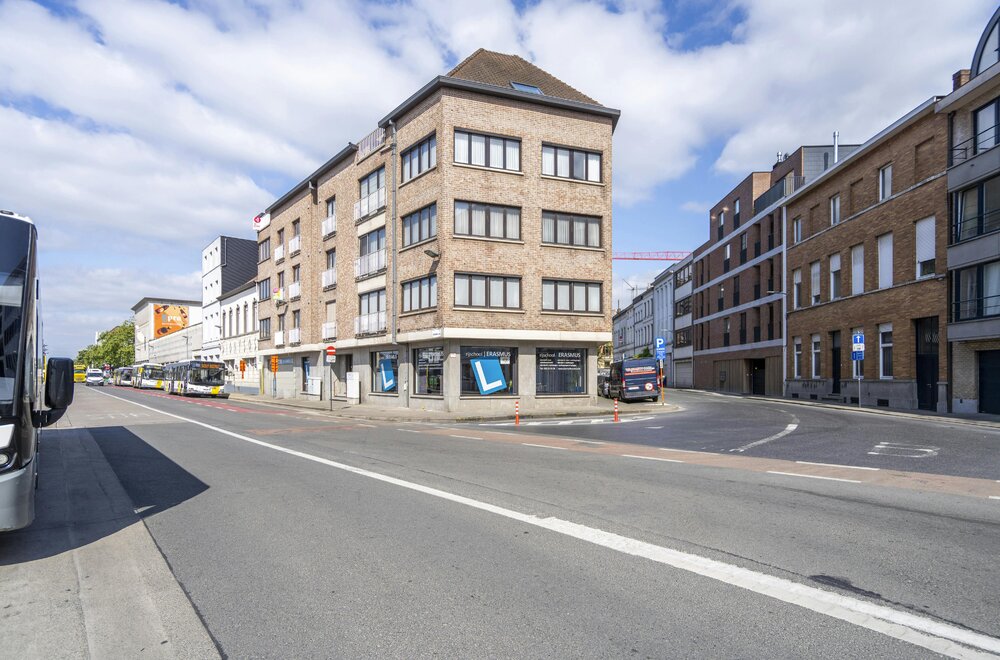 ruim-3-slaapkamer-appartement-met-centrale-ligging-te-koop-in-kortrijk001.jpg