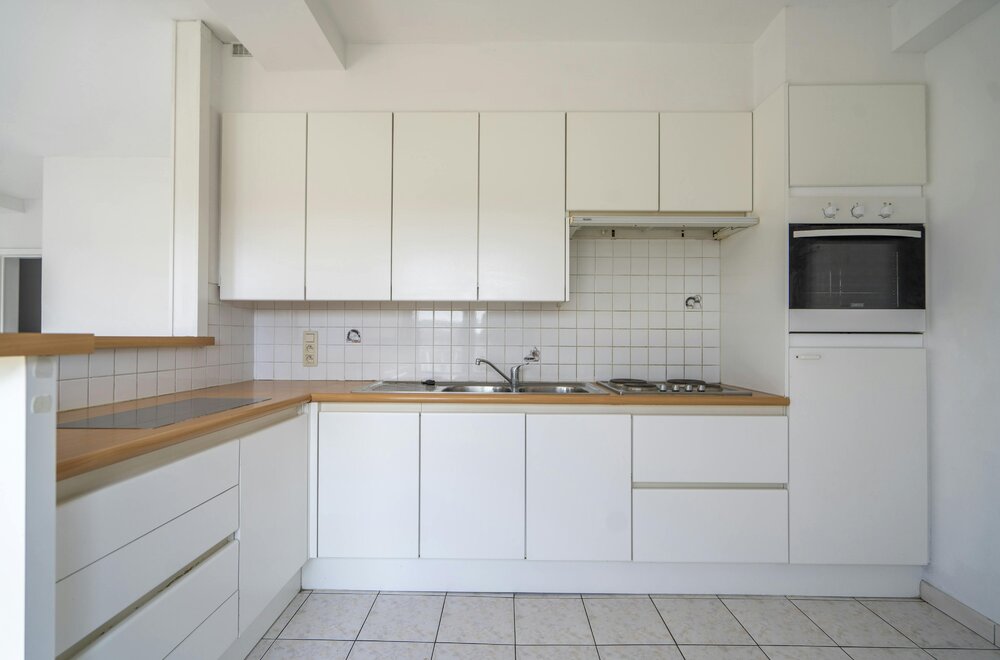 ruim-3-slaapkamer-appartement-met-centrale-ligging-te-koop-in-kortrijk002.jpg