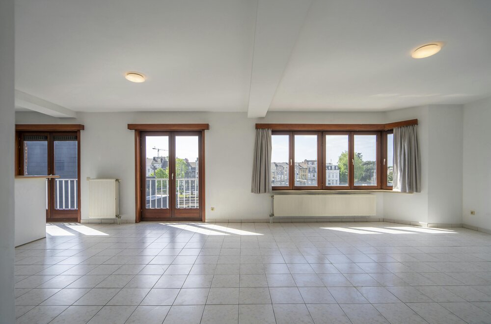 ruim-3-slaapkamer-appartement-met-centrale-ligging-te-koop-in-kortrijk003.jpg
