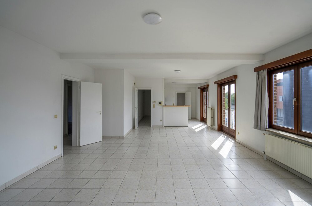 ruim-3-slaapkamer-appartement-met-centrale-ligging-te-koop-in-kortrijk004.jpg