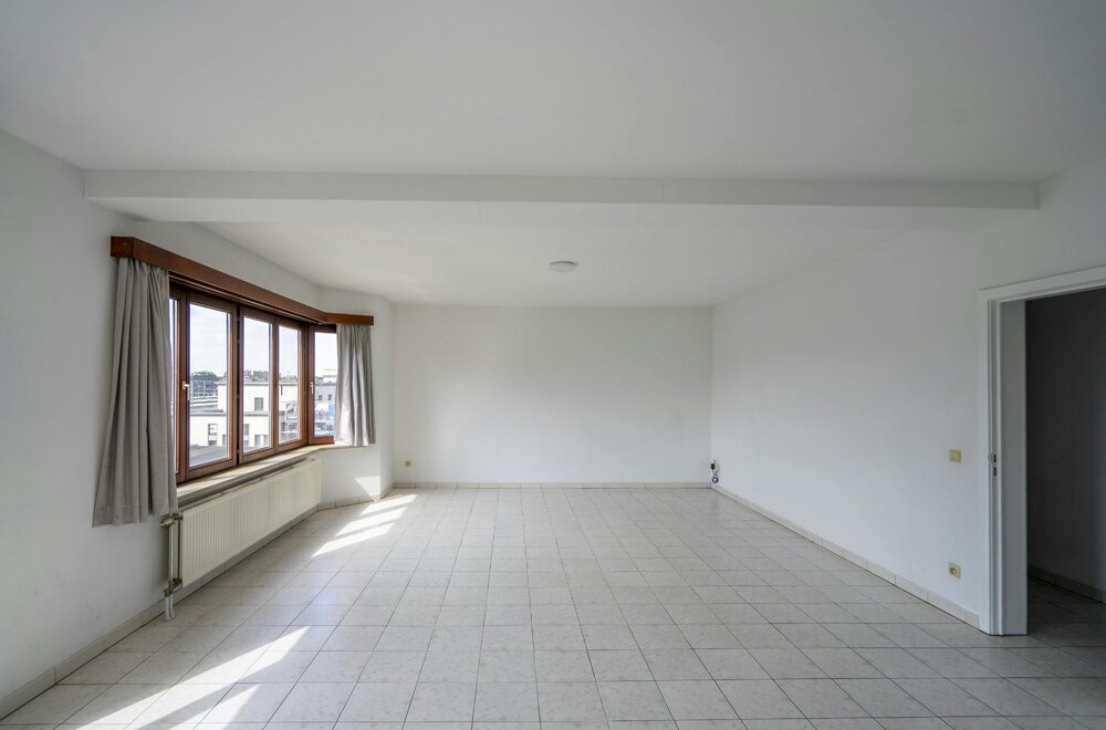 ruim-3-slaapkamer-appartement-met-centrale-ligging-te-koop-in-kortrijk005.jpg