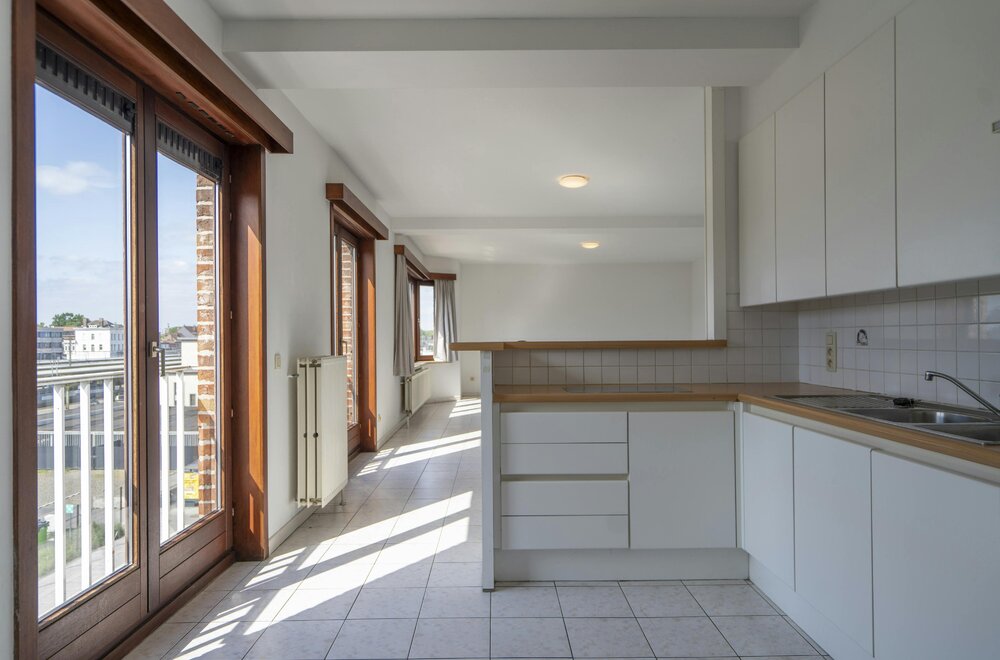 ruim-3-slaapkamer-appartement-met-centrale-ligging-te-koop-in-kortrijk006.jpg