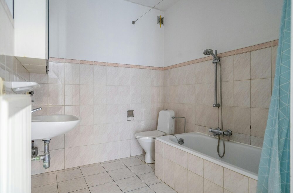 ruim-3-slaapkamer-appartement-met-centrale-ligging-te-koop-in-kortrijk009.jpg