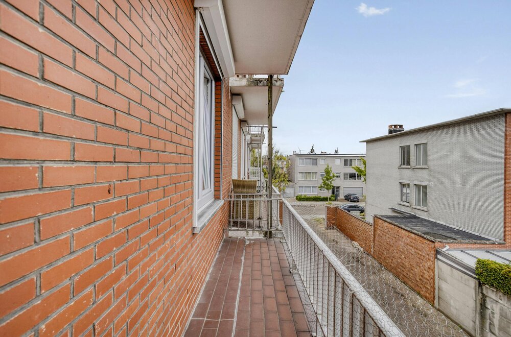 appartement-met-2-slaapkamers-en-garage-te-koop-in-merksem-013.jpg