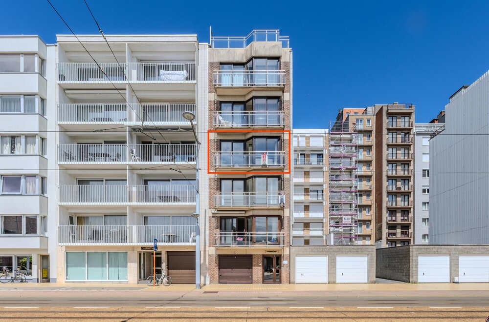 lichtrijk-tweeslaapkamer-appartement-te-koop-op-topligging-te-middelkerke-001.jpg