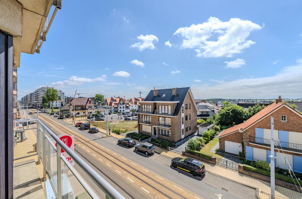 lichtrijk-tweeslaapkamer-appartement-te-koop-op-topligging-te-middelkerke-002.jpg