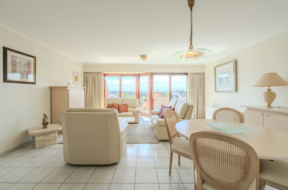 lichtrijk-tweeslaapkamer-appartement-te-koop-op-topligging-te-middelkerke-003.jpg