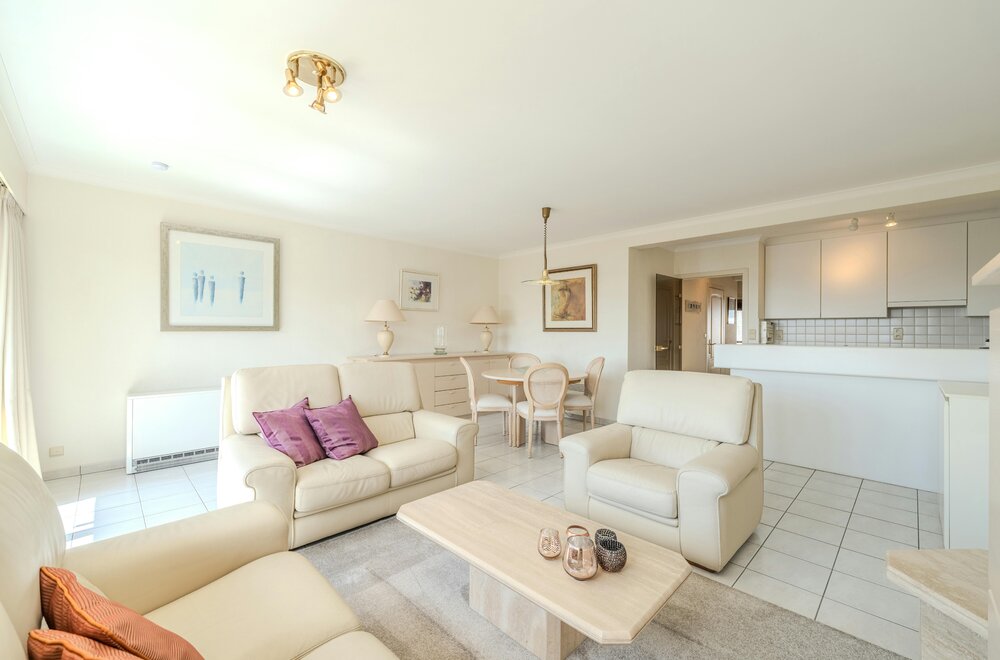 lichtrijk-tweeslaapkamer-appartement-te-koop-op-topligging-te-middelkerke-004.jpg