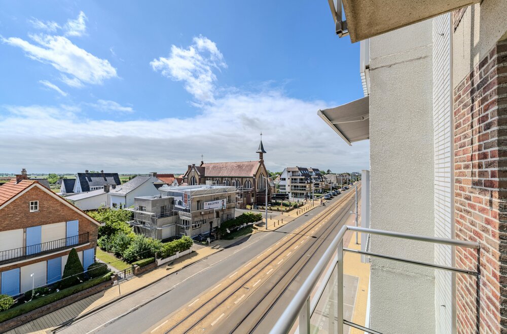 lichtrijk-tweeslaapkamer-appartement-te-koop-op-topligging-te-middelkerke-005.jpg