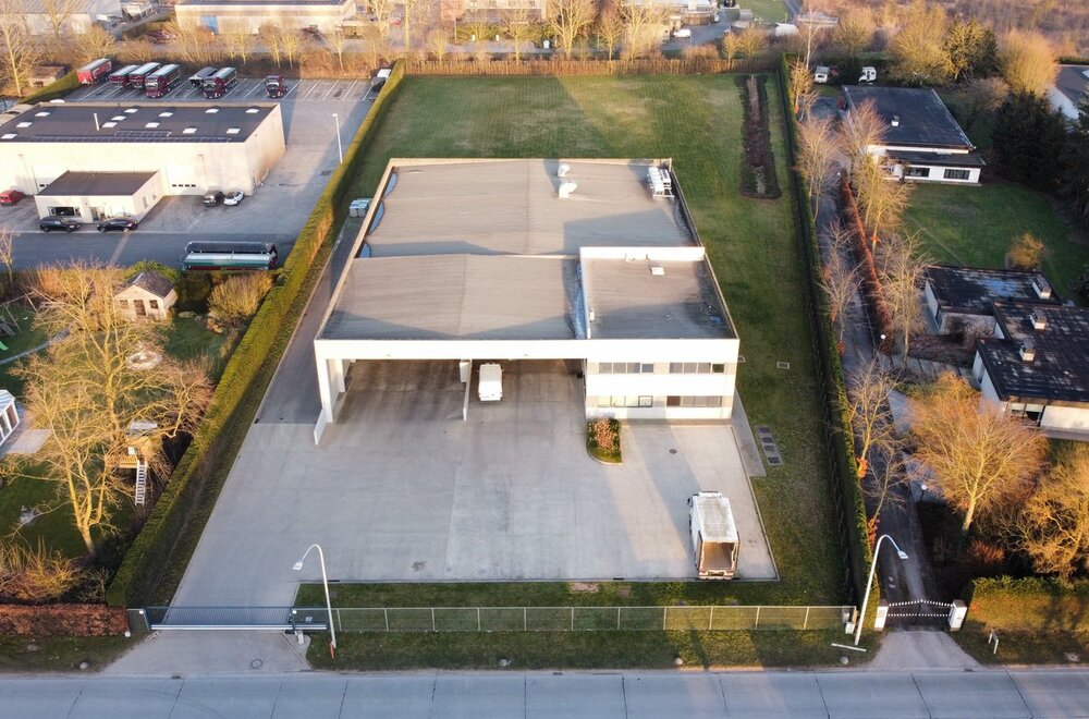 in-gavere-tussen-gent-en-oudenaarde-wordt-een-uitstekend-onderhouden-voedingsgeschikt-bedrijfsgebouw-van-1-714m2-te-koop-aangeboden-dit-bedrijfsgebouw-is-gelegen-op-een-perceel-in-industriegebied-van-003.jpg