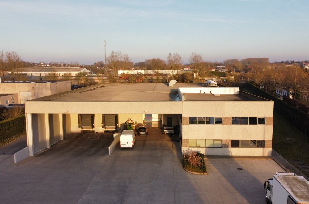 in-gavere-tussen-gent-en-oudenaarde-wordt-een-uitstekend-onderhouden-voedingsgeschikt-bedrijfsgebouw-van-1-714m2-te-koop-aangeboden-dit-bedrijfsgebouw-is-gelegen-op-een-perceel-in-industriegebied-van-004.jpg