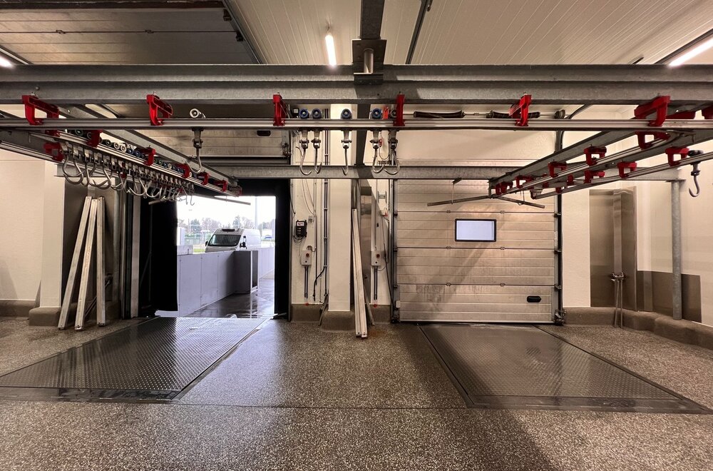 in-gavere-tussen-gent-en-oudenaarde-wordt-een-uitstekend-onderhouden-voedingsgeschikt-bedrijfsgebouw-van-1-714m2-te-koop-aangeboden-dit-bedrijfsgebouw-is-gelegen-op-een-perceel-in-industriegebied-van-013.jpg