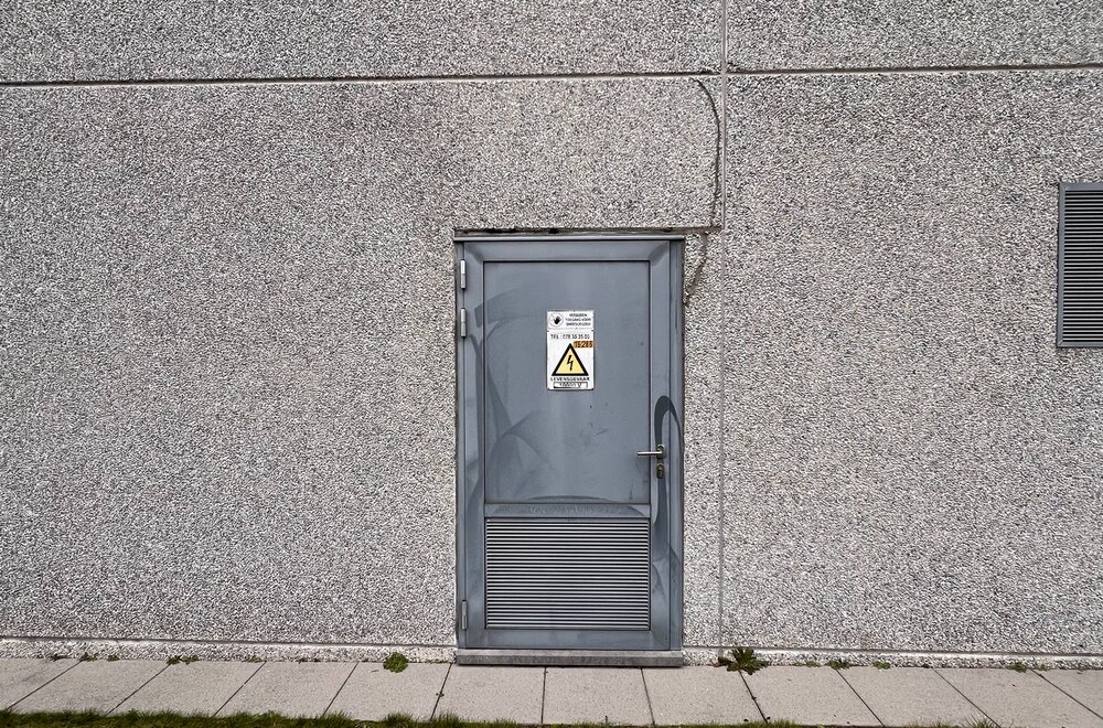 in-gavere-tussen-gent-en-oudenaarde-wordt-een-uitstekend-onderhouden-voedingsgeschikt-bedrijfsgebouw-van-1-714m2-te-koop-aangeboden-dit-bedrijfsgebouw-is-gelegen-op-een-perceel-in-industriegebied-van-019.jpg