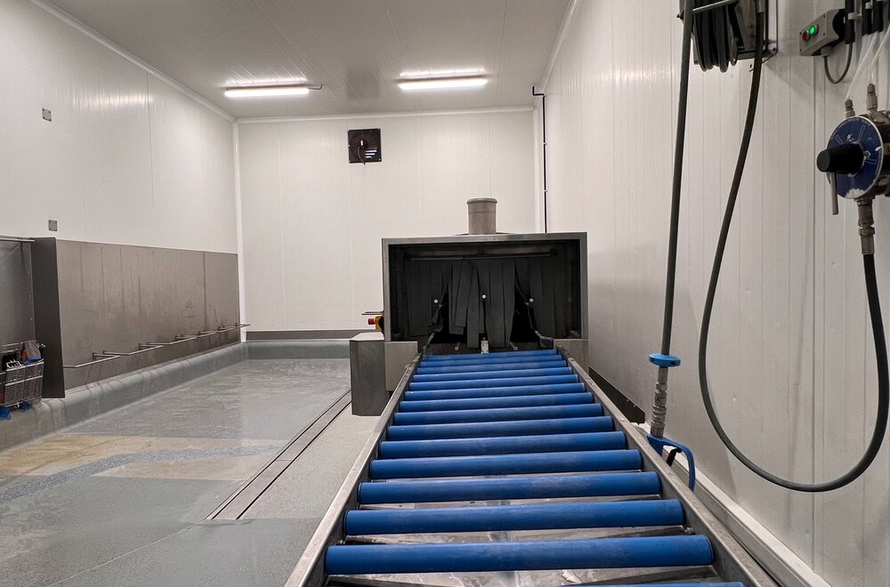 in-gavere-tussen-gent-en-oudenaarde-wordt-een-uitstekend-onderhouden-voedingsgeschikt-bedrijfsgebouw-van-1-714m2-te-koop-aangeboden-dit-bedrijfsgebouw-is-gelegen-op-een-perceel-in-industriegebied-van-021.jpg