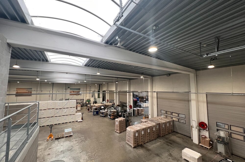 magazijn-productiehal-met-kantoren-vlakbij-de-a10-te-oostende-brugge-007.jpg