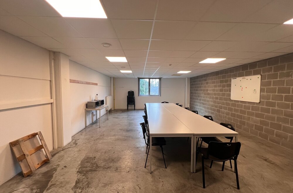 magazijn-productiehal-met-kantoren-vlakbij-de-a10-te-oostende-brugge-008.jpg
