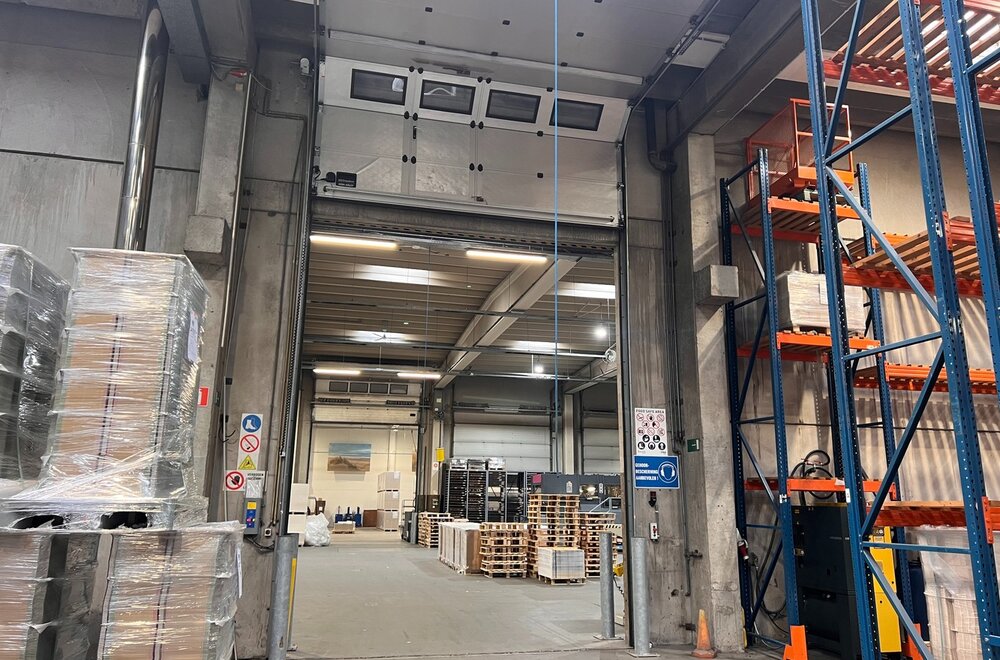 magazijn-productiehal-met-kantoren-vlakbij-de-a10-te-oostende-brugge-012.jpg