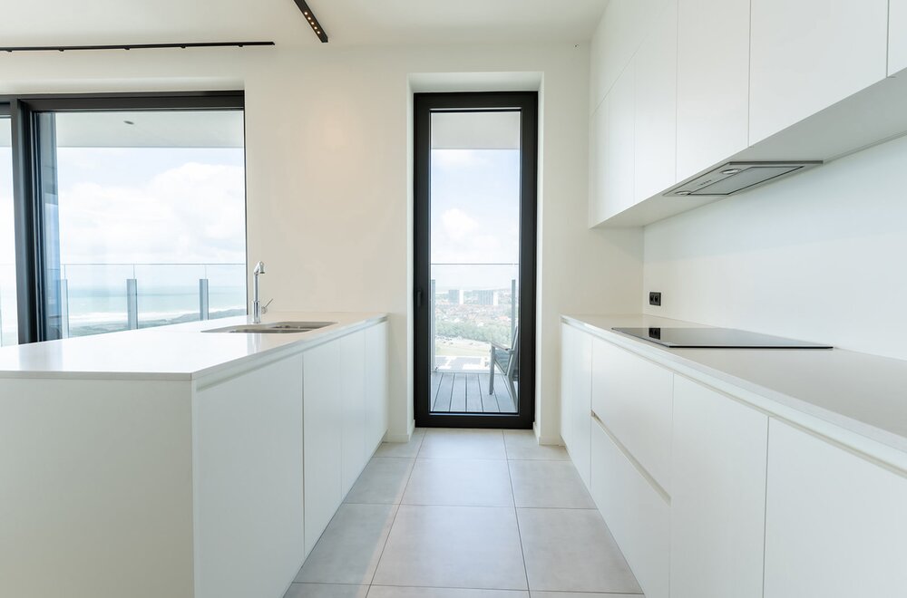 luxe-appartement-met-zwembad-en-fenomenaal-zeezicht-op-de-oosteroever009.jpg