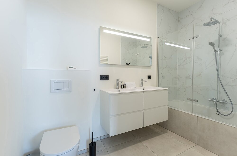 luxe-appartement-met-zwembad-en-fenomenaal-zeezicht-op-de-oosteroever015.jpg