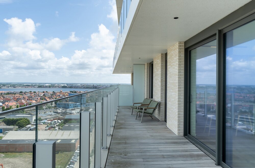 luxe-appartement-met-zwembad-en-fenomenaal-zeezicht-op-de-oosteroever016.jpg
