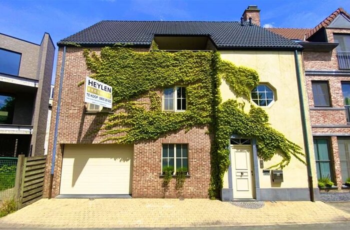 2390 Malle