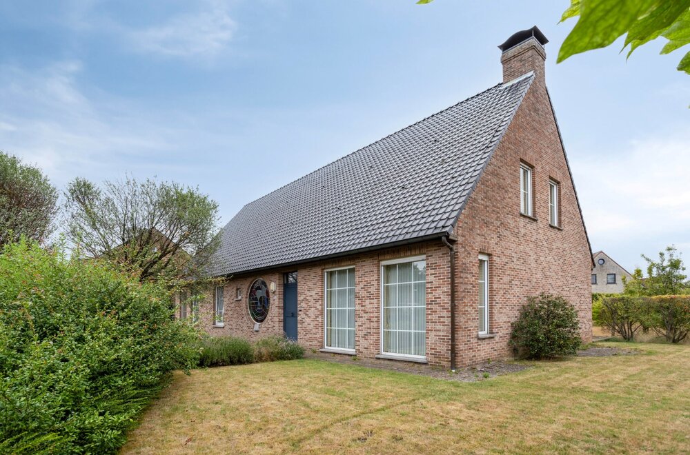 ruime-woning-met-3-slaapkamers-op-een-perceel-van-1-880-m-te-olen-centrum-002.jpg