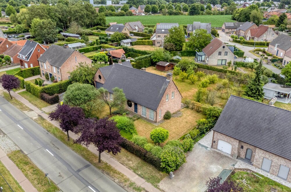 ruime-woning-met-3-slaapkamers-op-een-perceel-van-1-880-m-te-olen-centrum-003.jpg