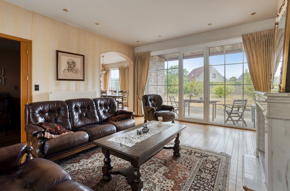 ruime-woning-met-3-slaapkamers-op-een-perceel-van-1-880-m-te-olen-centrum-004.jpg