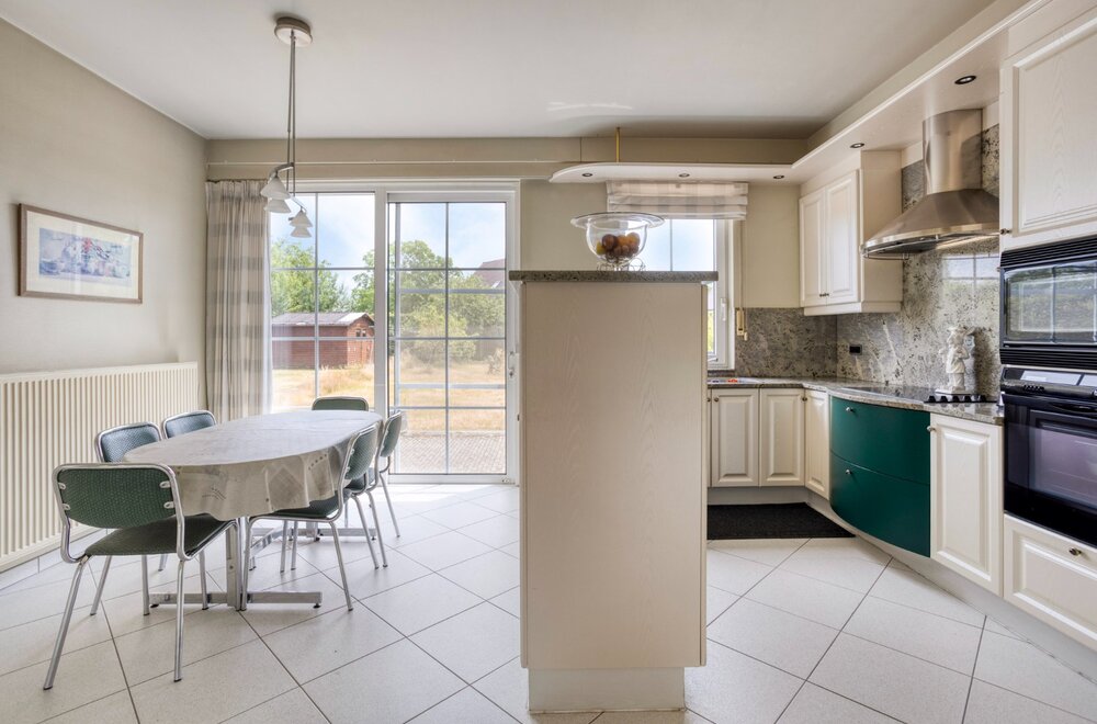 ruime-woning-met-3-slaapkamers-op-een-perceel-van-1-880-m-te-olen-centrum-011.jpg