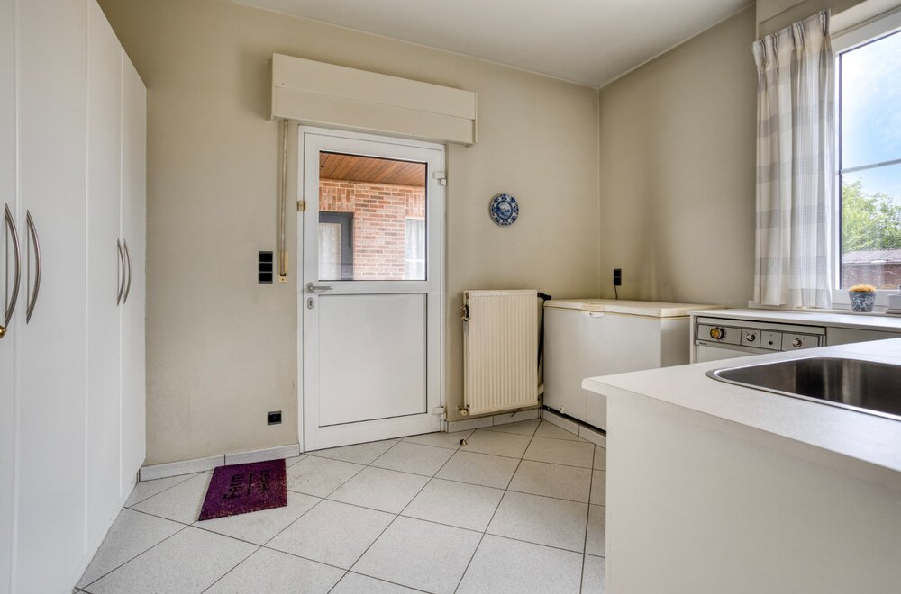 ruime-woning-met-3-slaapkamers-op-een-perceel-van-1-880-m-te-olen-centrum-013.jpg