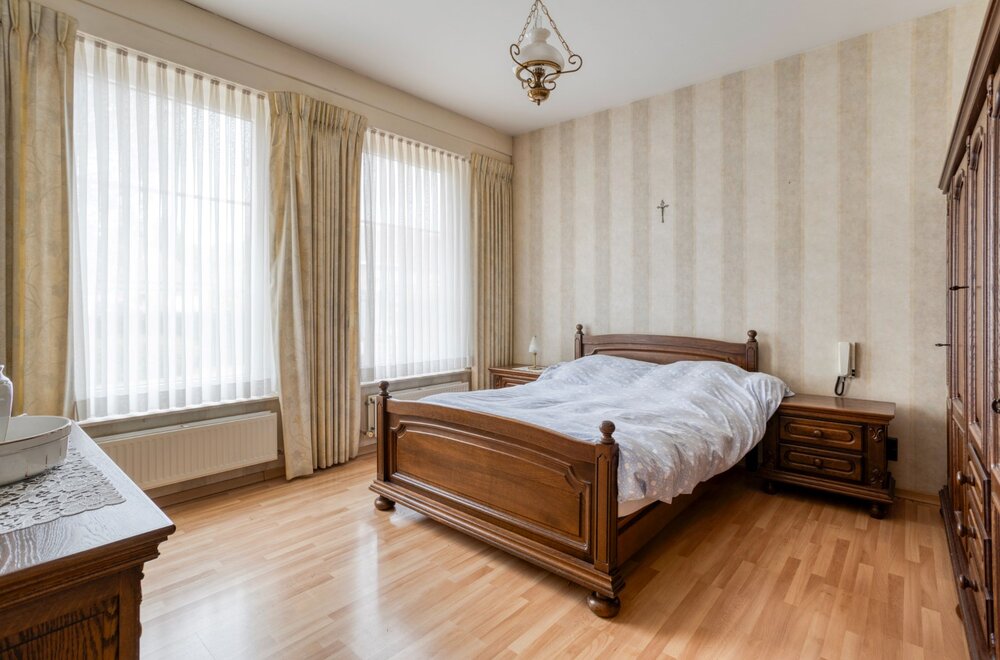 ruime-woning-met-3-slaapkamers-op-een-perceel-van-1-880-m-te-olen-centrum-016.jpg