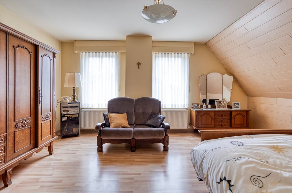 ruime-woning-met-3-slaapkamers-op-een-perceel-van-1-880-m-te-olen-centrum-020.jpg