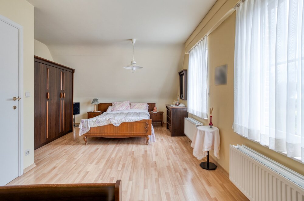 ruime-woning-met-3-slaapkamers-op-een-perceel-van-1-880-m-te-olen-centrum-021.jpg