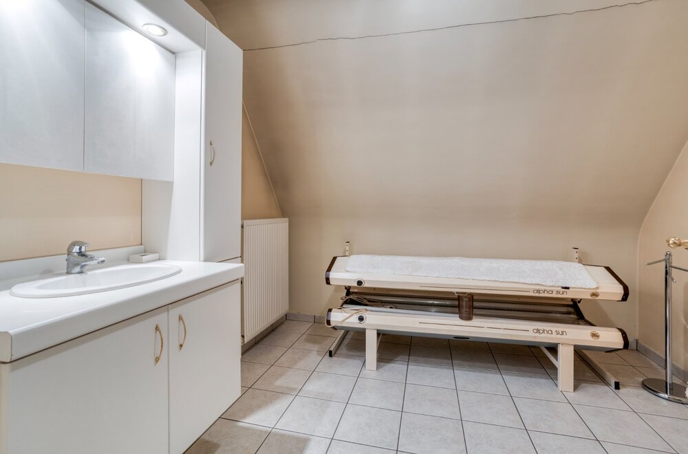 ruime-woning-met-3-slaapkamers-op-een-perceel-van-1-880-m-te-olen-centrum-024.jpg