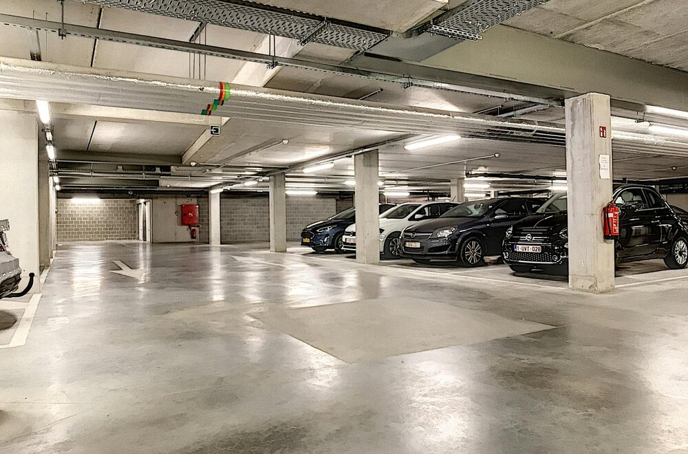vlot-toegankelijke-dubbele-garage-te-brugge-004.jpg