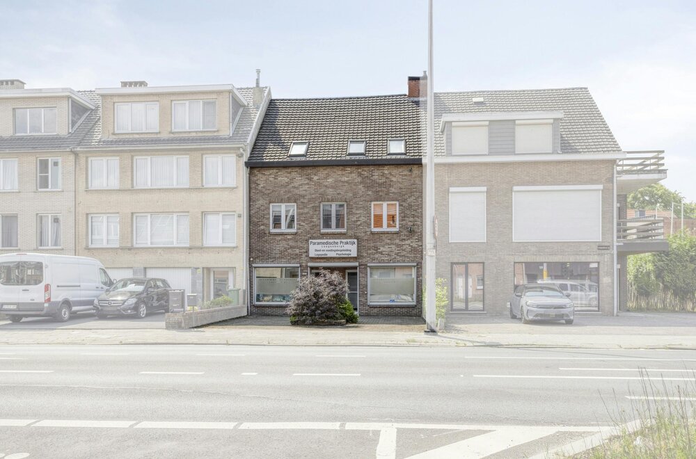 handelspand-met-ruime-woonst-te-koop-in-ekeren001.jpg