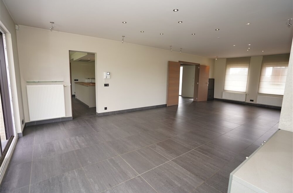 bijzonder-uime-halfopen-woning-met-landelijke-rust-op-954-m-004.jpg