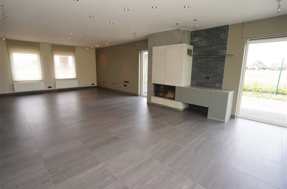 bijzonder-uime-halfopen-woning-met-landelijke-rust-op-954-m-005.jpg