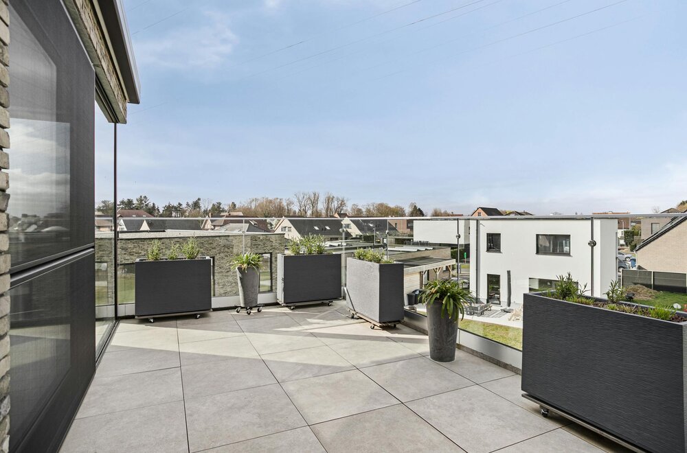 modern-appartement-met-royaal-terras-te-koop-in-roeselare008.jpg