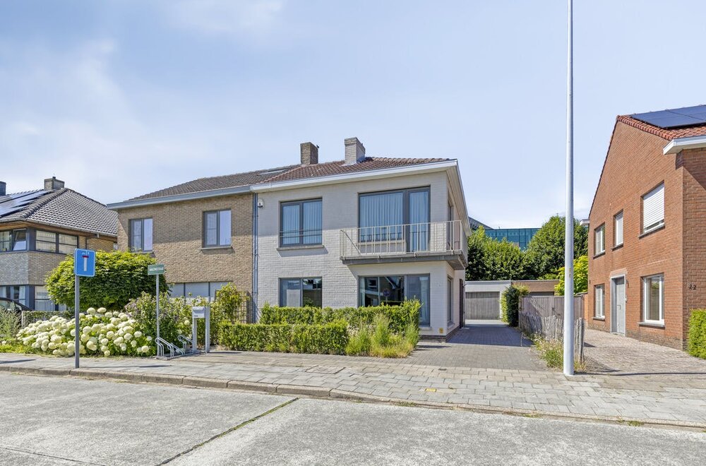 uniek-pand-met-appartement-en-3-studentenkamers-in-sint-michiels001.jpg